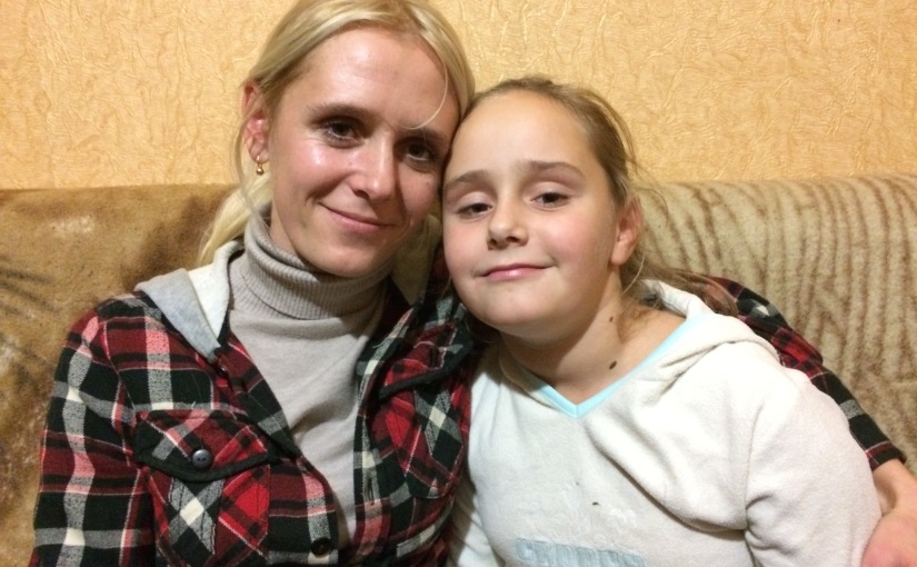 Spendenübergabe an Witwe Oksana Sajets und Tochter Oleksandra – Schytomyr, 12.10.2016 – Bericht 38/2016
